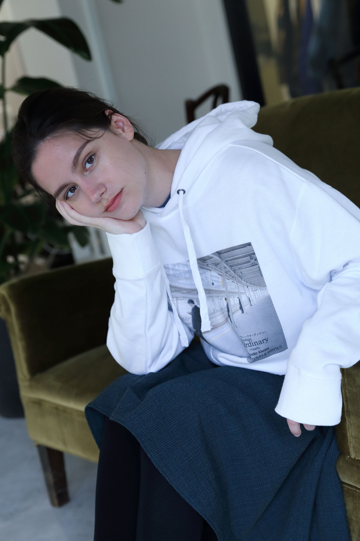 BO204739-white Ordinary Meets Kisara Sweat Hoodie -WHITE-【BO204739】Del.Aug.