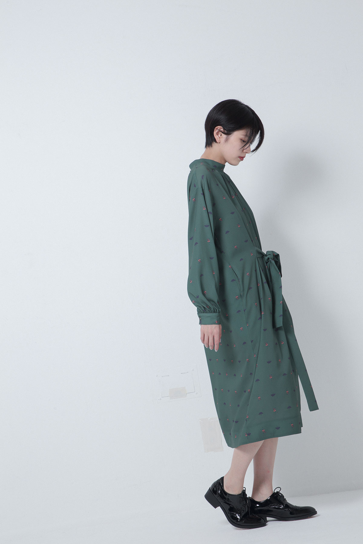 BO205526-dgreen Ordinary Meets Mulga the artist Back Satin Print Ribboned Shirts Dress -D GREEN-【BO205526】Del.Oct.