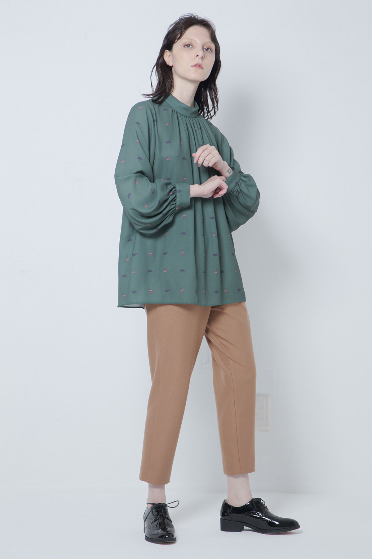 BO205627-dgreen Ordinary Meets Mulga the artist Back Satin Print Balkan Blouse D GREEN-【BO205627】Del.Oct.