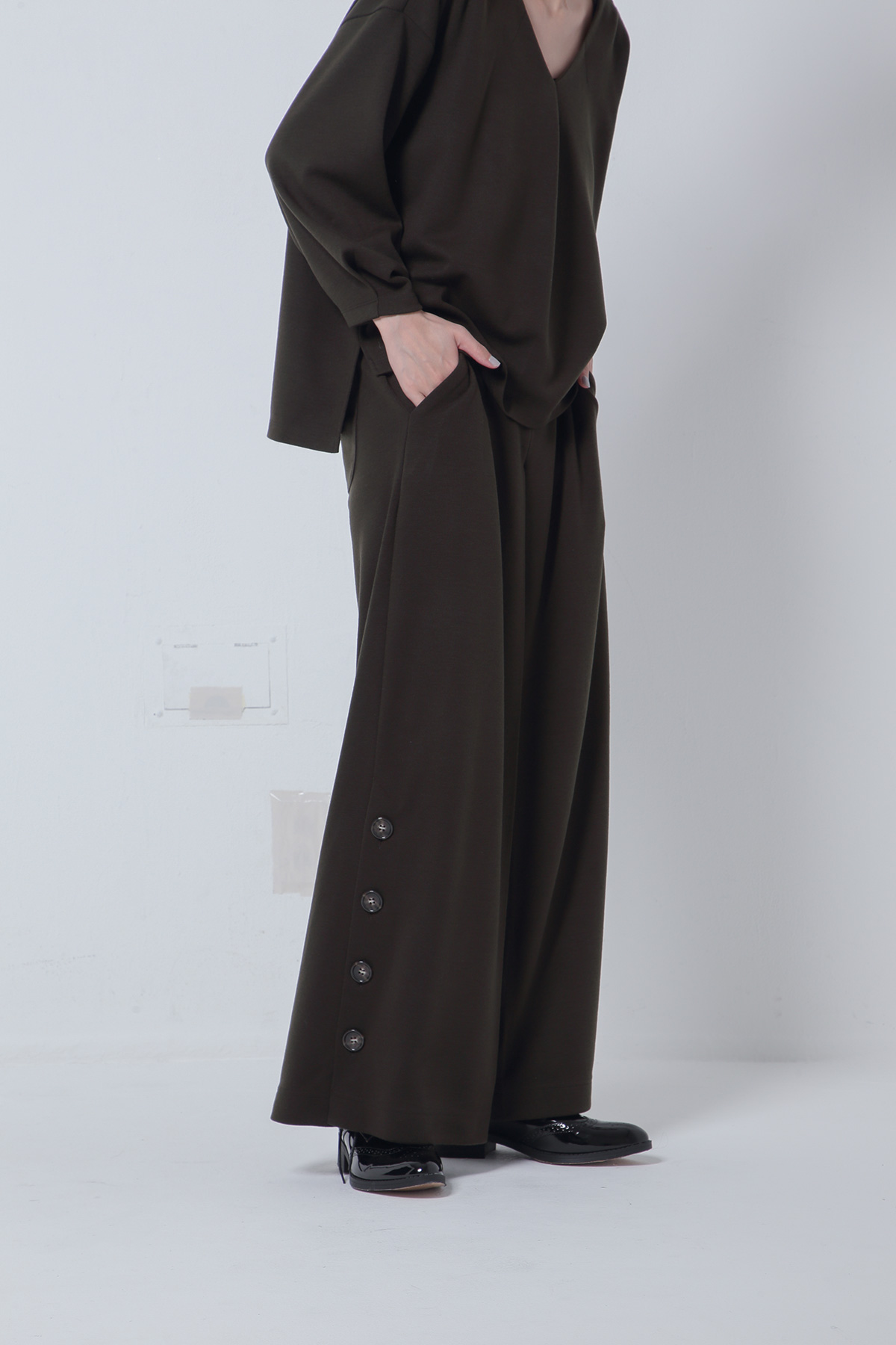 BO205722-dolive Thermos Middle Ponte Square Tack Wide Relaxing Trousers -D OLIVE-【BO205722】Del.Oct.